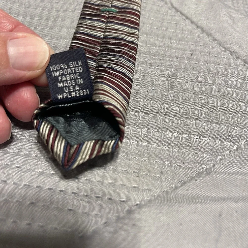 Vintage Tommy Hilfiger Men's Classic 100% Silk Tie Burgundy Gray Stripes‎ Logo
